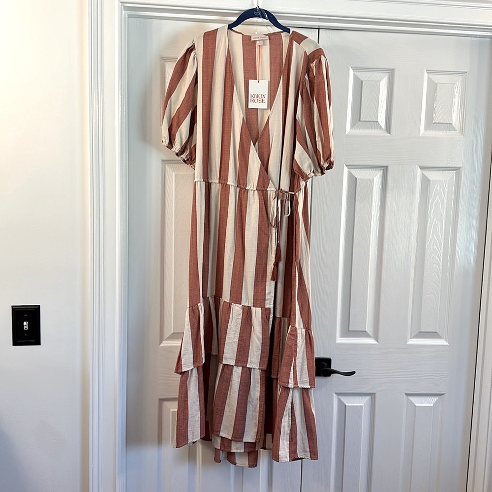 Knox Rose wrap midi dress - Picture 2 of 11